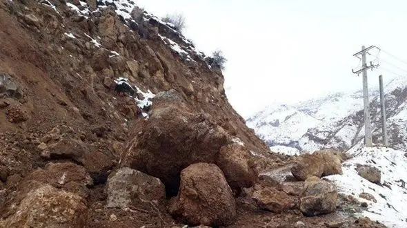 رانش زمین و ریزش کوه وحشتناک در ورزقان+ عکس