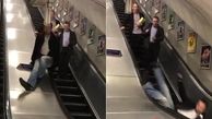 سقوط احمقانه از پله های مترو + فیلم و عکس