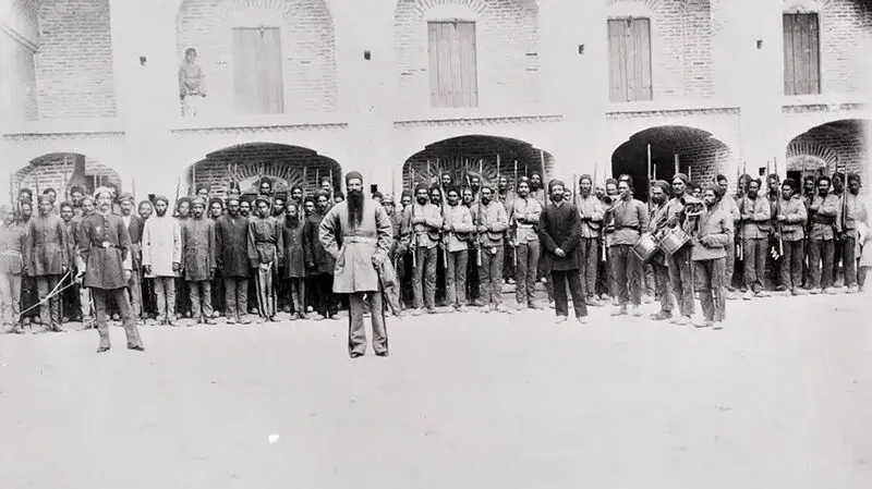 دستۀ نظامی‌ها و گروه موسیقی