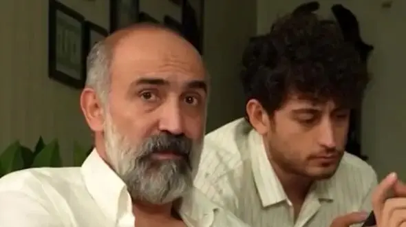 فیلم/ عصبانیت و کلافه شدن هادی حجازی‌فر از پیامک‌های شبا و قلب / نوشته زود بزن می خوام برم جایی!