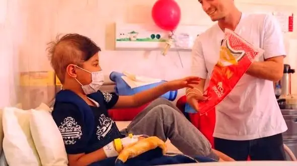 تصاویر کار زیبای بازیکنان تراکتور در یک بیمارستان