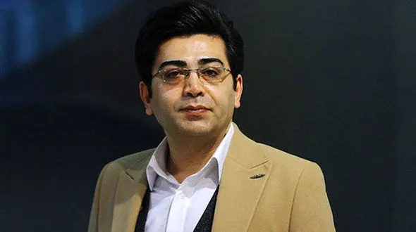 فرزاد حسنی به سوگ نشست / دل همه خون شد 