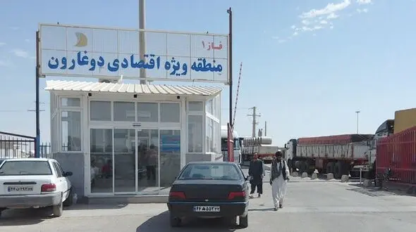صف کامیون‌ ها در مرز دوغارون؛ علت توقف رانندگان مشخص شد