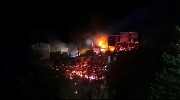 مهار کامل آتش سوزی امامزاده ابراهیم شفت/ اسکان اضطراری ۹ خانوار