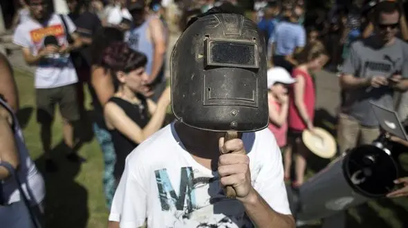 شور و هیجان دوستداران طبیعت و نجوم برای خورشید گرفتگی+ گزارش تصویری