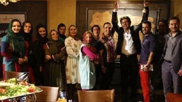 عکس ها / سفره غذای پر خرج و رنگین و دورهمی صمیمی بازیگران در یک مهمانی چرب و چیلی به سبک مایه دارهای عربستان ...