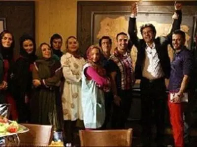 عکس ها / سفره غذای پر خرج و رنگین و دورهمی صمیمی بازیگران در یک مهمانی چرب و چیلی به سبک مایه دارهای عربستان ...