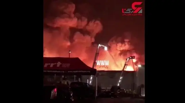 آتش سوزی گسترده انبار رباتیک+فیلم