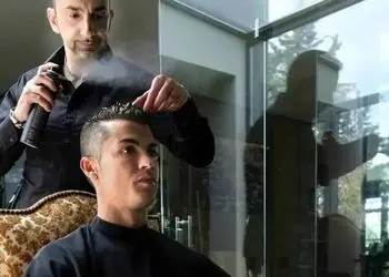 فیلم / رونالدو: برای  آرایشگرم یک لامبورگینی دادم می پرسید چرا ... 15 ساله موهامو کوتاه میکنه و همیشه 50 یورو ازم پول میگیره  ... یه روز گفت ماشینش خراب شده منم  ...گریه می کرد و نمی تونست صحبت کنه