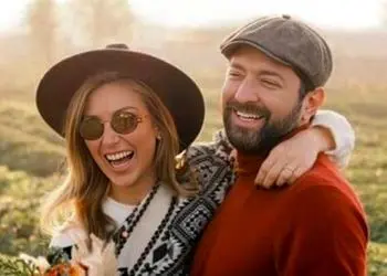 (ویدئو)فیلم/ نگاهی به دیزاین فوق‌العاده و منحصربه‌فرد سفره شب یلدای لوکس و پر طمطراق بهرام رادان و همسر خوش سلیقه‌اش، مینا مختاری / چه استایل یلدایی! + کامنت بهرام رادان برای خانمش