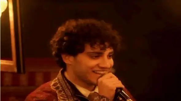 فیلم آوازخوانی باشکوه پسر جوان از شجریان / مست است و هشارش کنید را از همه بهتر خواند!