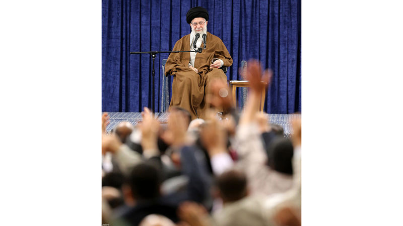 رهبر معظم انقلاب اسلامی حضرت آیت الله خامنه ای امروز( دوشنبه ) 17 اردیبهشت 1403 در دیدار مسئولان و کارگزاران حج و جمعی از زائران بیت الله الحرام