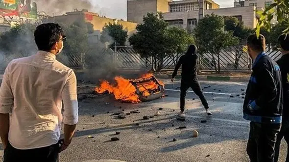 سرو مشروب و سرقت گونی‌های پسته / روایتی عجیب از اغتشاشات بنزینی!