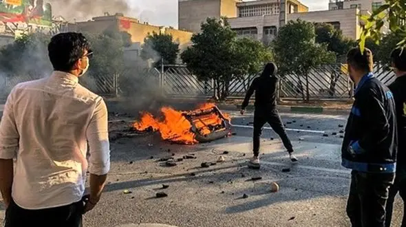 سرو مشروب و سرقت گونی‌های پسته / روایتی عجیب از اغتشاشات بنزینی!