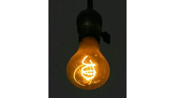 قدیمی‌ترین لامپی که هنوز روشن است و کار می کند!