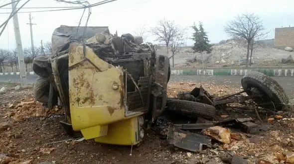 ۵ خودروی سواری در لاهرود زیر چرخ‌های کامیون رفتند + عکس