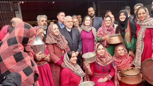 افتتاح سی و هفتمین نمایشگاه ملی صنایع دستی تهران با حضور وزیر میراث؛ مقامات و هنرمندان