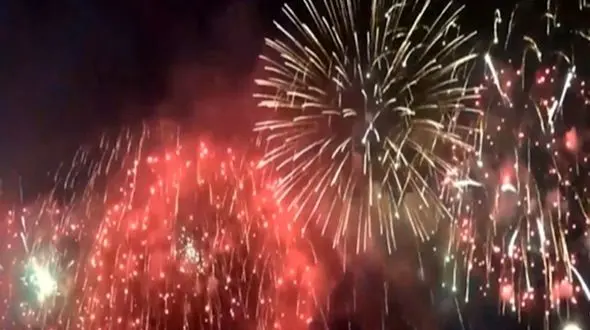 آتش بازی هیجان انگیز در اولین روز سال اسب در هنگ کنگ + فیلم