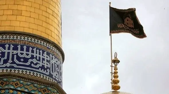 ببینید /  اهتزاز پرچم گنبد حرم رضوی در کربلای ایران + فیلم