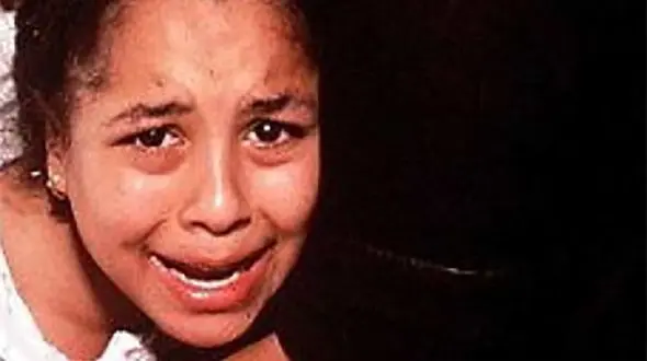 شکنجه شیطانی دختران برای در امان ماندن از آزارگران پلید / مادران آفریقایی چه می کنند!؟