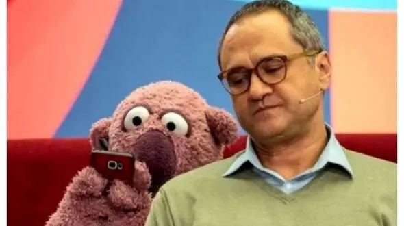 تسلیت جناب خان برای درگذشت پدر جوان جوان: رامبد عزیزم، رفیق قدیمی، کوکا شنیدم بهمن خان پدر عزیزت به رحمت خدا رفته؛ روشن شاد باشه کوکا خیلی غمگین شدم از شنیدن این خبر