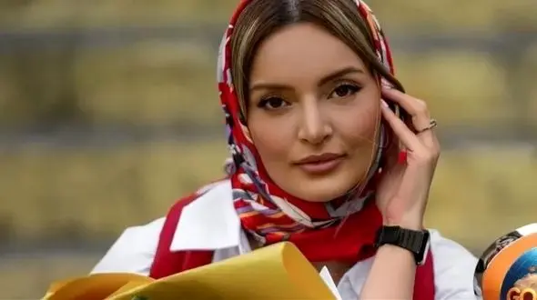 استایل پاییزه و جدید نیلوفر پارسا بازیگر نقش بیتا در آوای باران / 12 سال بعد از سریال خانم بازیگر را ببینید!