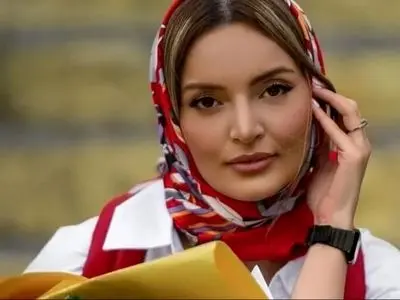 استایل پاییزه و جدید نیلوفر پارسا بازیگر نقش بیتا در آوای باران / 12 سال بعد از سریال خانم بازیگر را ببینید!