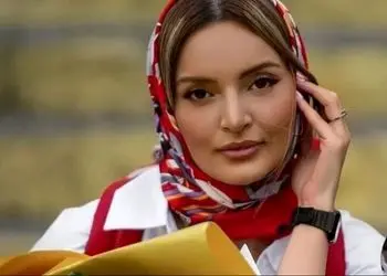 استایل پاییزه و جدید نیلوفر پارسا بازیگر نقش بیتا در آوای باران / 12 سال بعد از سریال خانم بازیگر را ببینید!