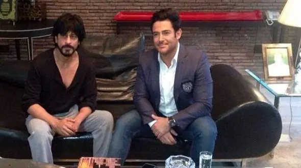 هندی حرف زدن محمدرضا گلزار و گرفتن عکس یادگاری با شاهرخ خان + فیلم