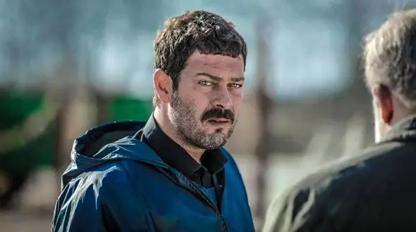 الفاظ رکیک به آقای بازیگر برای بازی در افرا! / پژمان بازغی فاش کرد