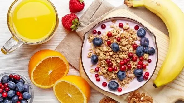 خوردن کیک و آبمیوه در وعده صبحانه ممنوع