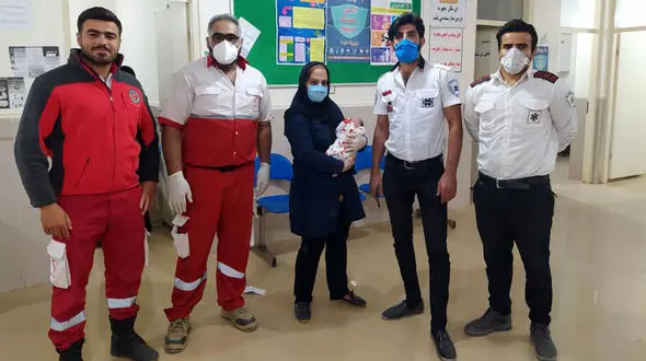 مادر 18 ساله اندیکایی ها را نگران کرد + عکس های لحظه به لحظه