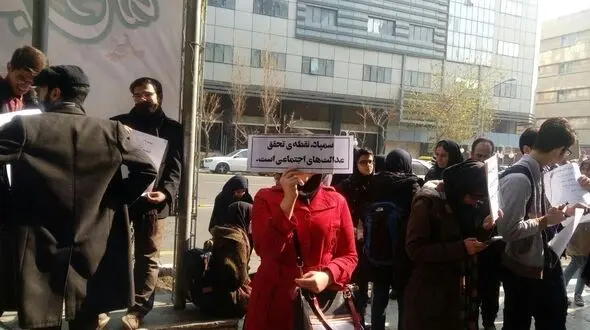 تجمع دانش‌آموزان معترض به حذف مدارس سمپاد 