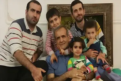 عکس/ نگاهی به جشن تولد ساده و بدون تجملات نوه پسری مسعود پزشکیان با خلاقیت قناد تبریزی برای درست کردن کیک تراکتوری