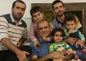 عکس/ نگاهی به جشن تولد ساده و بدون تجملات نوه پسری مسعود پزشکیان با خلاقیت قناد تبریزی برای درست کردن کیک تراکتوری