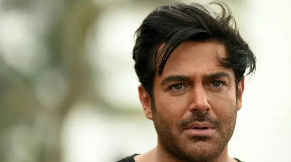 عکسِ جدید از رضا گلزار با استایل جذاب پاییزی و کاپشن قرمز!