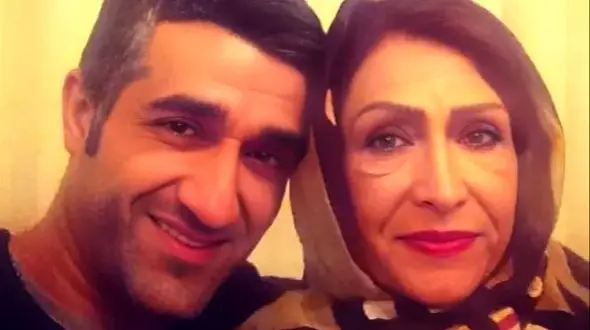 فیلم /  مادر نجیب پژمان جمشیدی، آبروی پسر روسیاهش را برد! /  دست پژمان و برادرش تو یه کاسه .../ اما ....