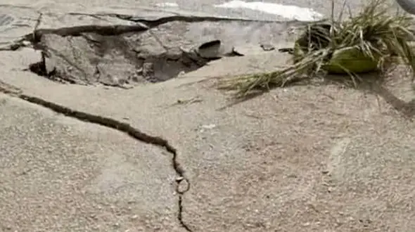 خطر نشست زمین در محل متروپل / حادثه در کمین مردم 