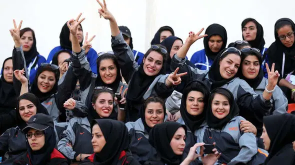 نتایج یک نظرسنجی: ۶۲ درصد دختران دانشجو می گویند میل به مهاجرت مان به وضعیت کلی کشور بستگی دارد