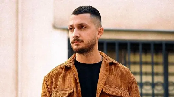 عکس احساسی شایع با فرزند تازه متولد شده‌اش