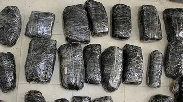 دستور ایست برای تریلی مرموز در اتوبان آزادگان / محموله ممنوعه ماهرانه جاساز شده بود