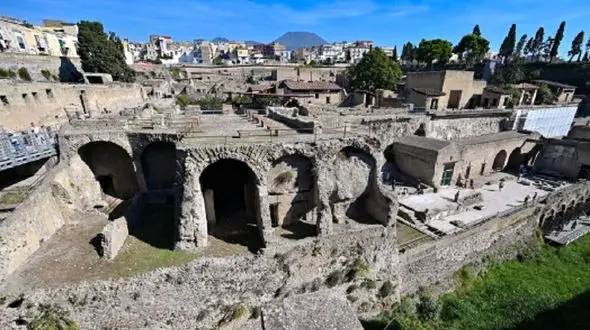 کشف اسکلت مرد جوان در زیر گدازه های آتشفشان