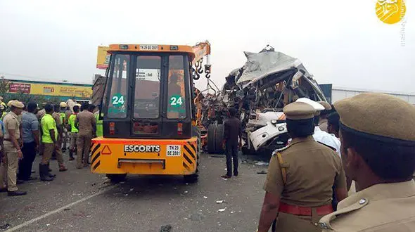 آتش سوزی مرگبار در اتوبوس جشن عروسی / 25 زن و مرد زنده زنده سوختند
