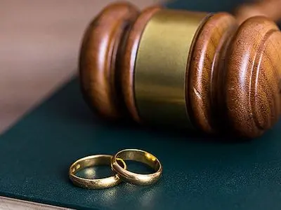 آشنایی زن جوان با زن مطلقه  و کلاس های خودشناسی او را هم به دادگاه طلاق کشاند + نظر کارشناسی