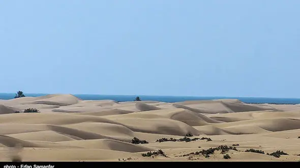 سفر به روستای عجیبی که تماشای تلاقی دریا و کویر هر بیننده‌ ای را حیرت‌ زده می‌ کند / عکس