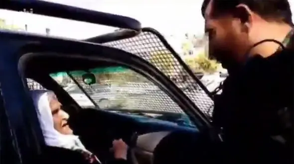 فیلم رفتار جنجالی یگان‌های ویژه  با یک زن مریوانی ! / واکنش زن را ببینید