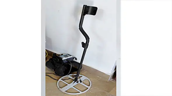 کشف یک دستگاه گنج یاب در نطنز/ بازداشت مرد گنج دوست