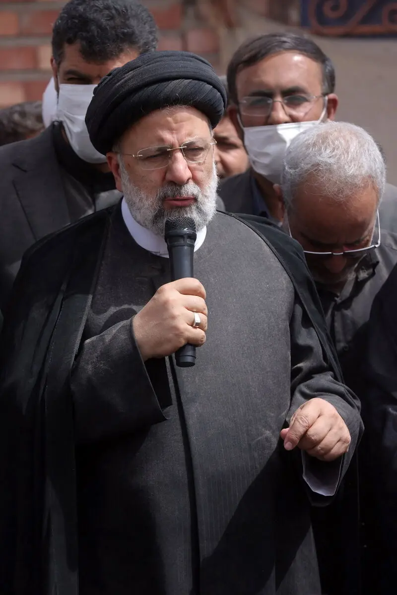 طوفان شن در دیدار آیت‌الله رئیسی با مردم روستای کروچان کرمان - سفر استانی هیات دولت به کرمان