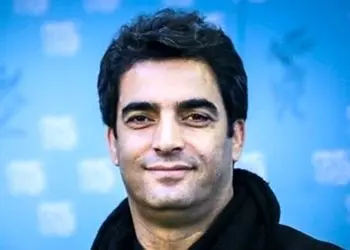 دکتر بازی دختر منوچهر هادی در اتاق خوابش وقتی میخواد مثلا استراحت کنه / انصافا خوب نقش بیمار رو بازی میکنه