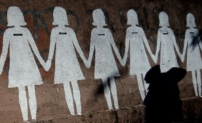 هشتگ فمنیست و کنشگری / دفاع از حقوق زنان در فضای مجازی جهان 